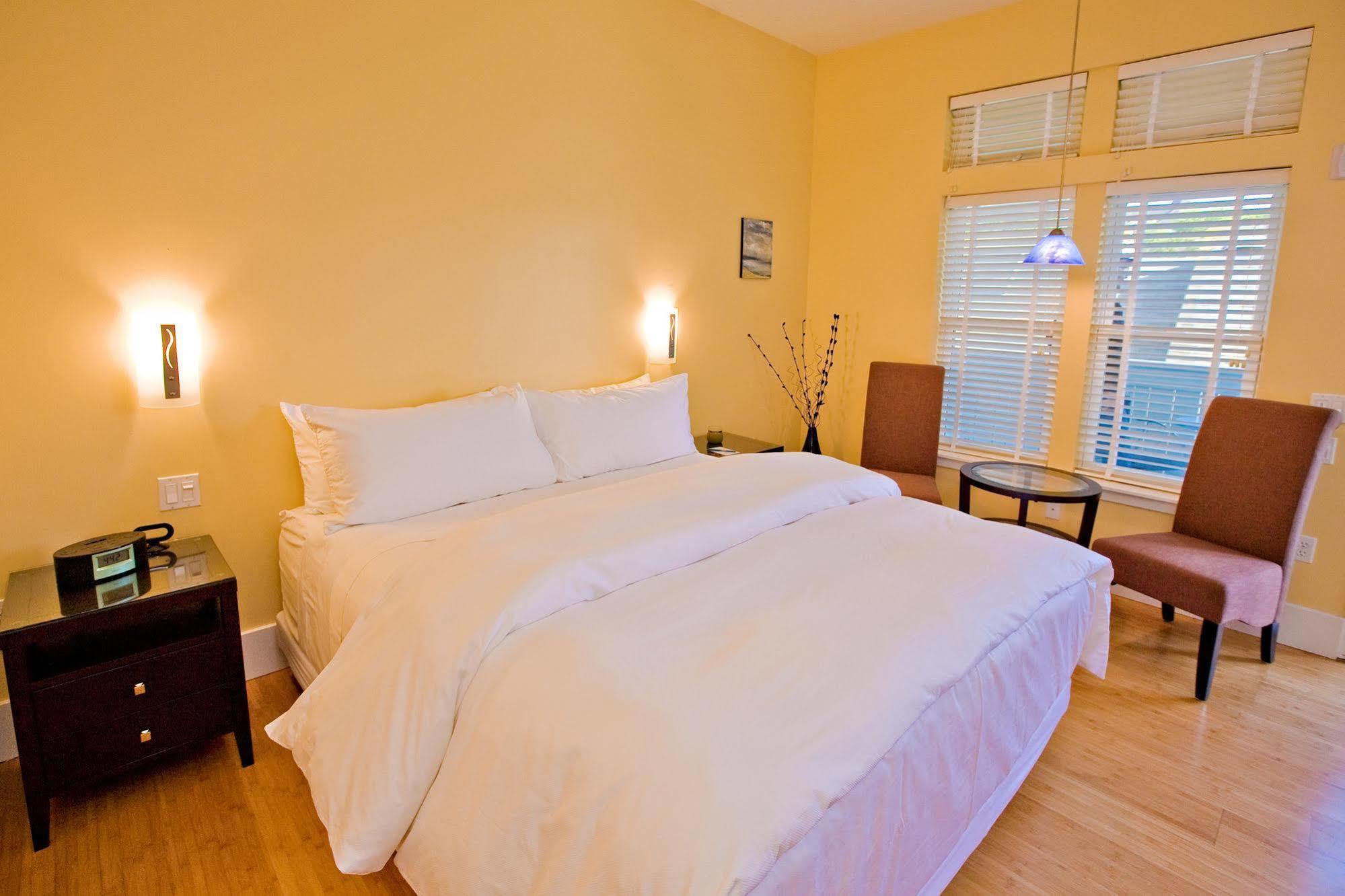 Pacific Blue Hotel 4*